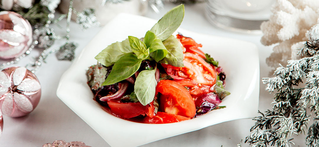 mixed-sliced-vegetables-with-herbs on a christmas decorated table