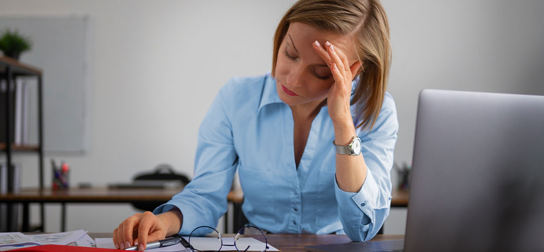 front-view-woman-working-feeling tired