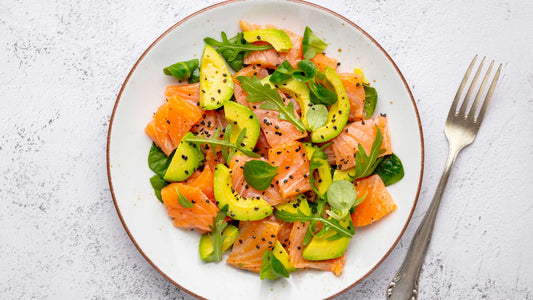 Smoked salmon and avocado salad with spinach and cucumber